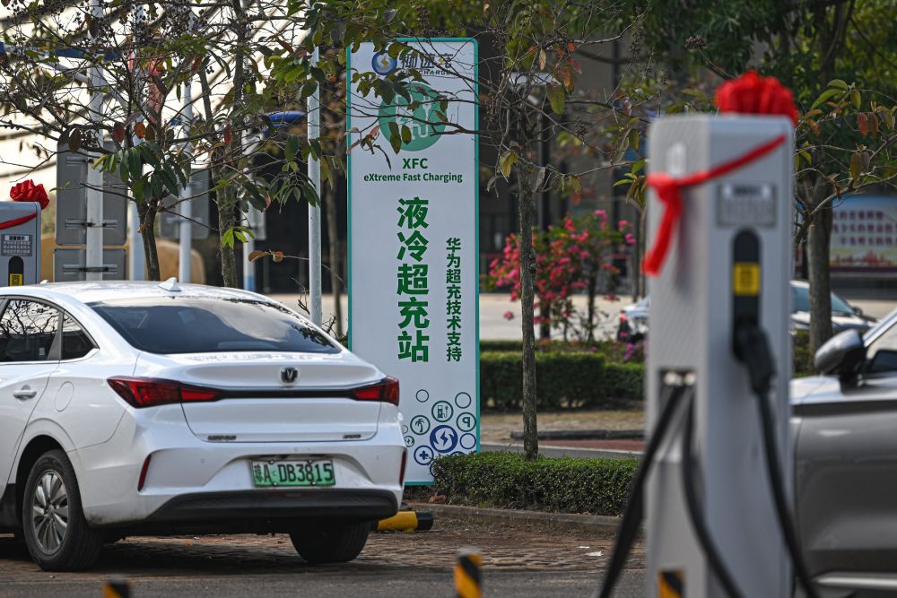 2024新澳门正版免费资本车,经典解释落实_户外版8.672